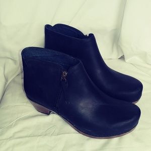 Dansko max clog boot